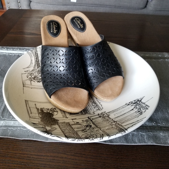 Brand new Clarks super comfy - Picture 4 of 4